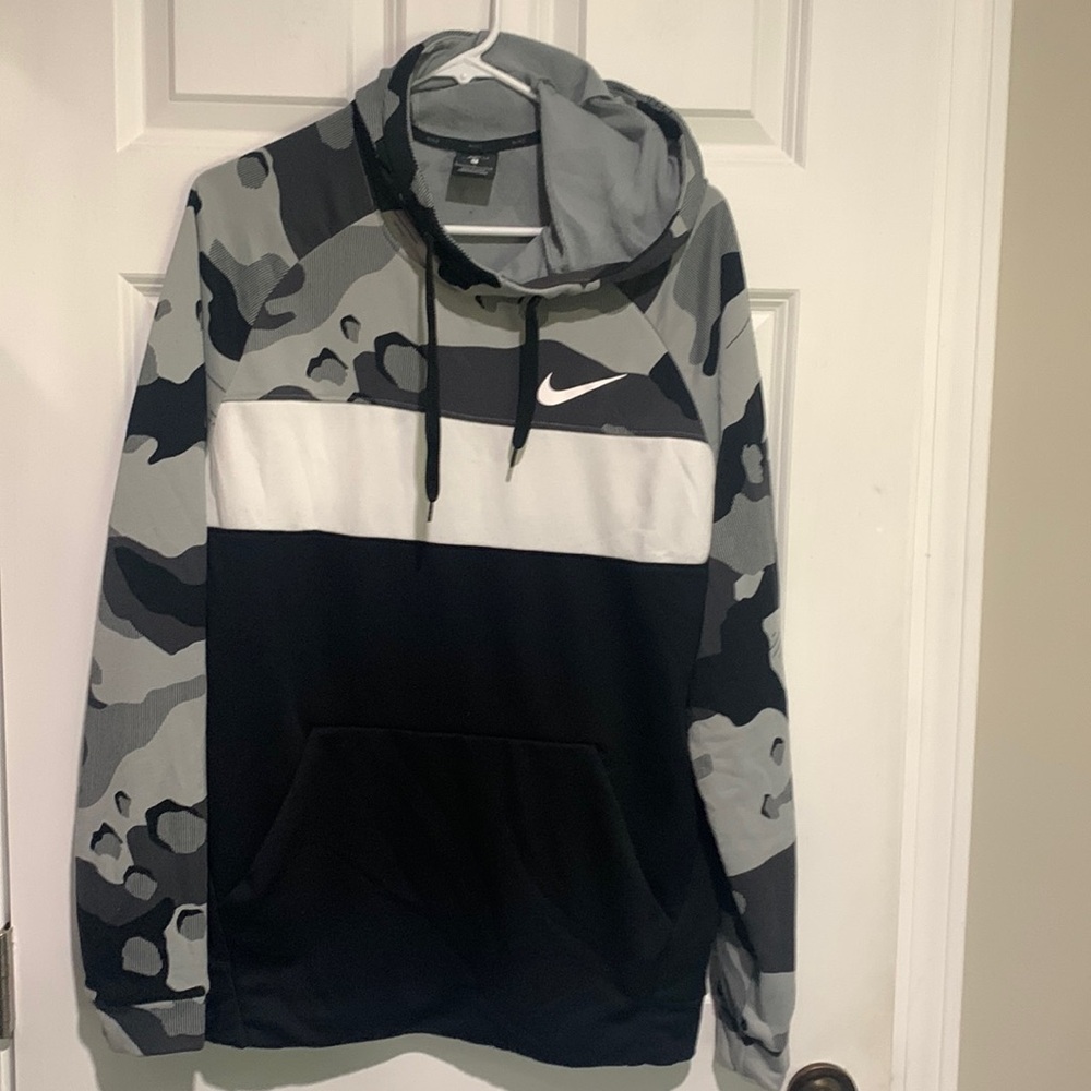 Nike men’s hoodie size large